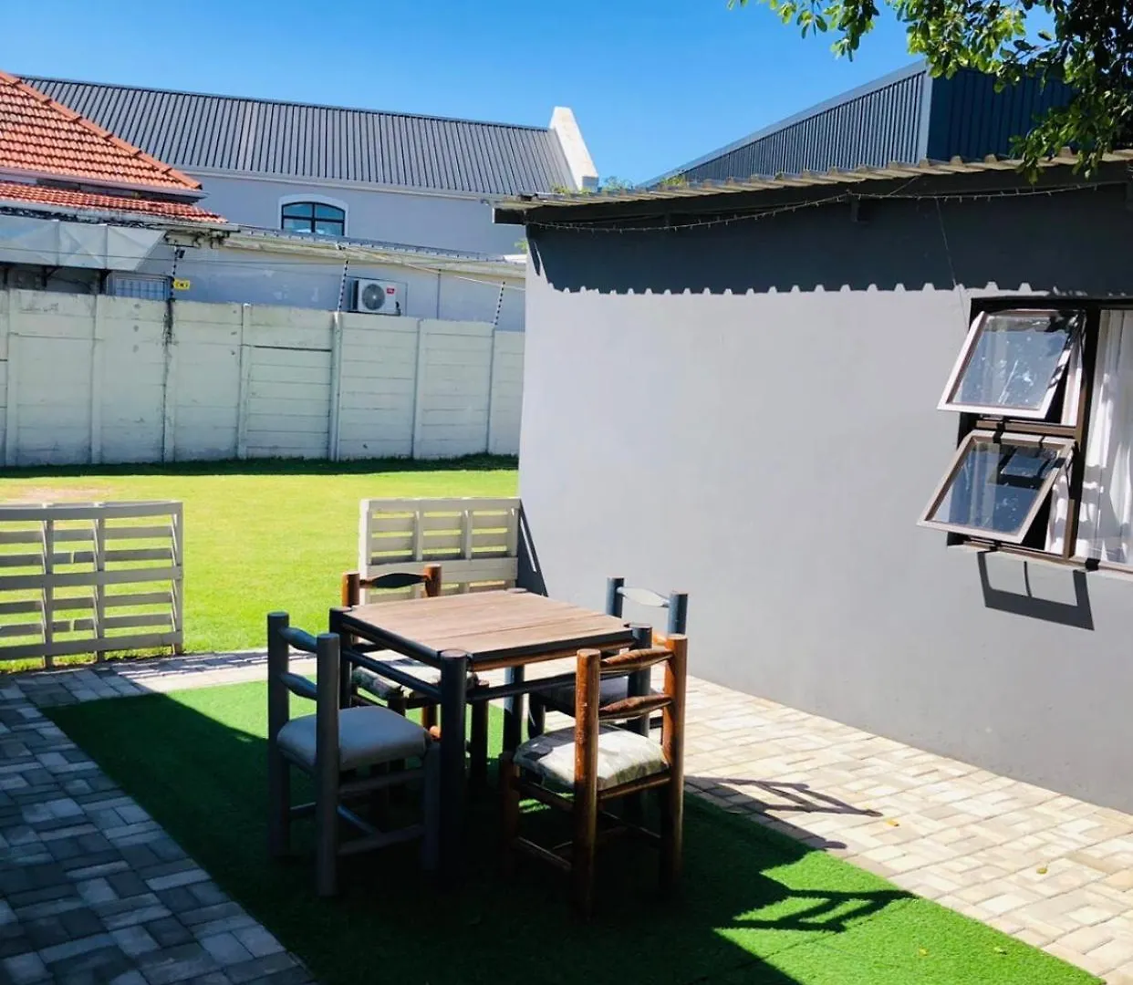 Guest house T H Royale Guesthouse Port Elizabeth