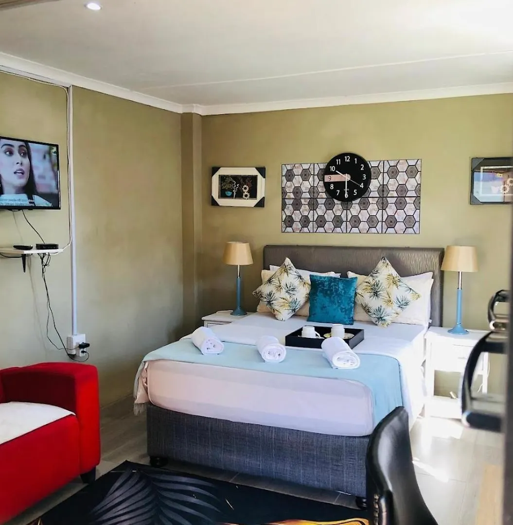 Guest house T H Royale Guesthouse Port Elizabeth